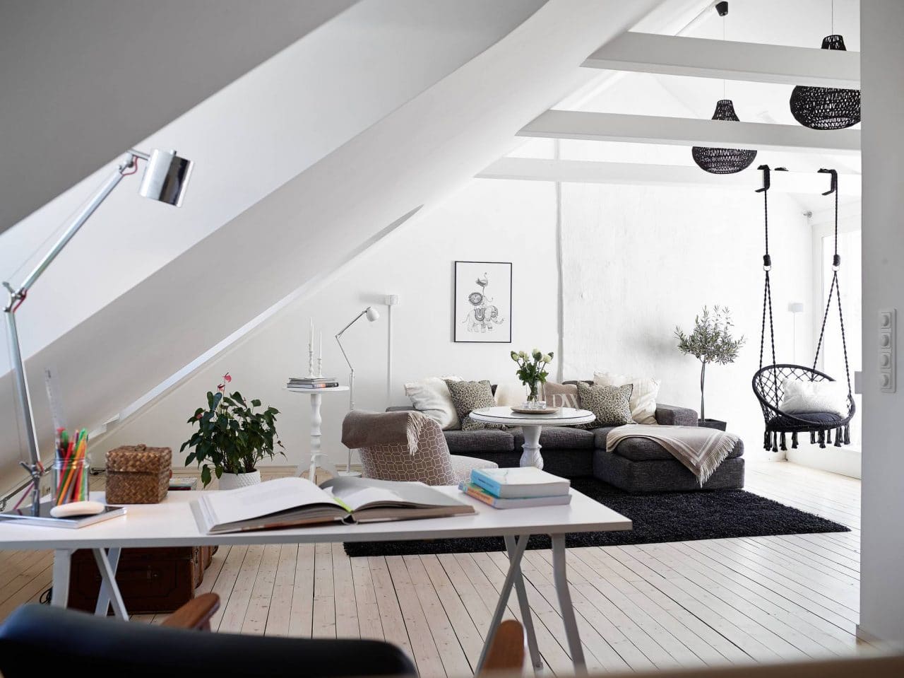 découvrez nos conseils et idées pour réussir l’aménagement de combles de 60m2 : optimisation de l’espace, astuces déco et solutions pratiques pour créer une pièce à vivre fonctionnelle et lumineuse.