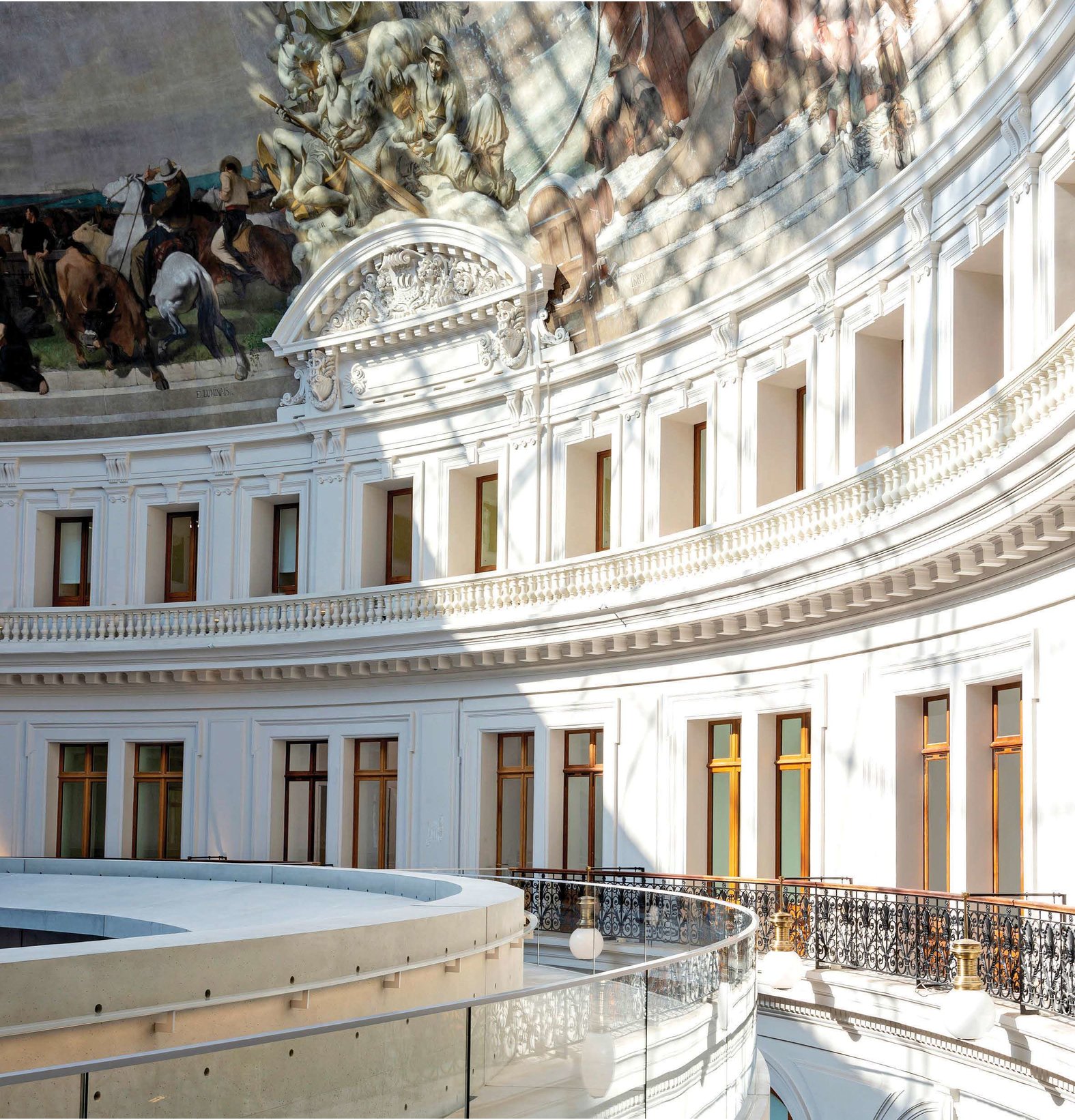 découvrez la bourse de commerce à paris, un lieu d’exception abritant la prestigieuse collection pinault, où l’art contemporain rencontre l’architecture historique en plein cœur de la capitale.