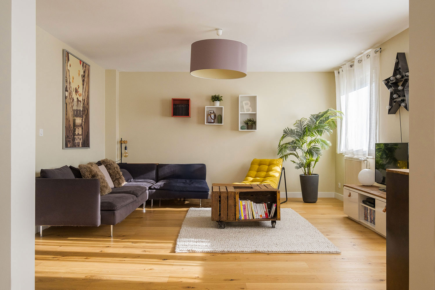 découvrez comment établir un budget rénovation pour votre salon : conseils, estimation des coûts, astuces pour économiser et réussir votre projet de rénovation intérieure.