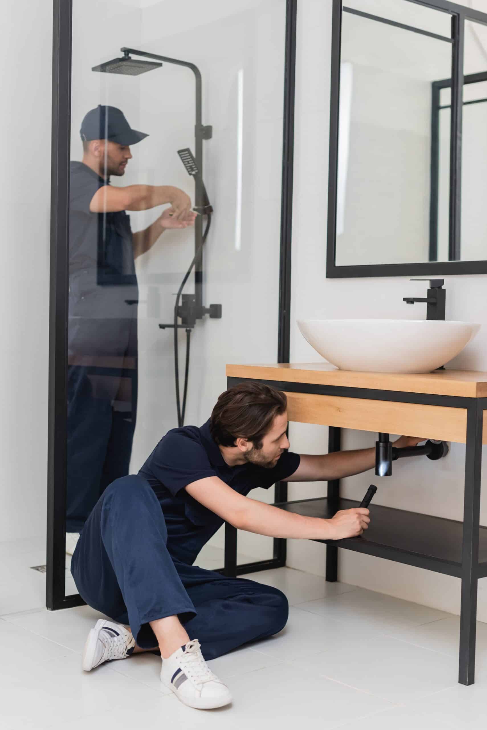 découvrez comment bien choisir un artisan pour la rénovation ou la création de votre salle de bain. conseils, critères essentiels et astuces pour réussir votre projet en toute sérénité.