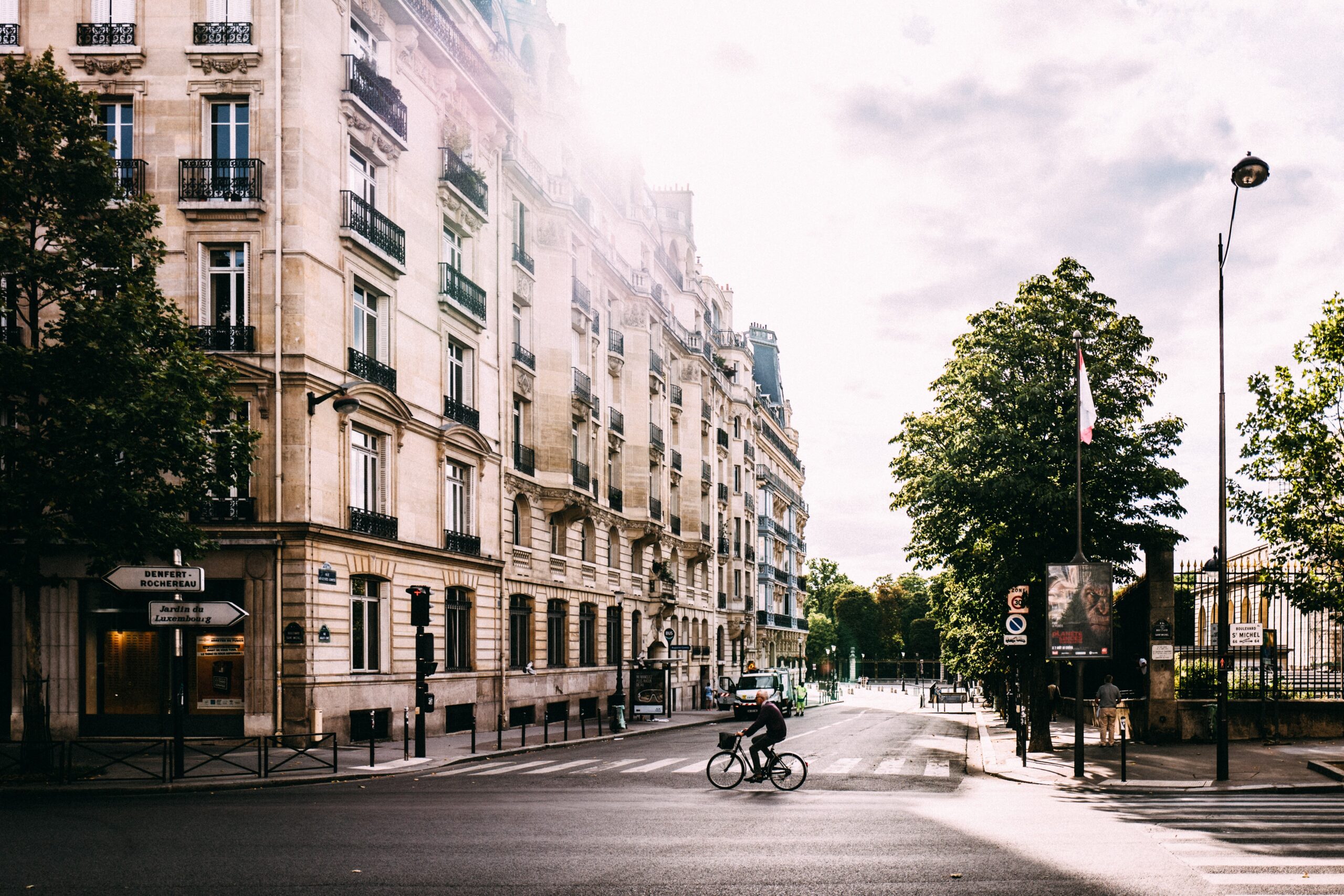 découvrez le coût moyen de la rénovation d’un appartement à paris, les facteurs qui influencent le budget et des conseils pour optimiser vos travaux tout en maîtrisant vos dépenses.