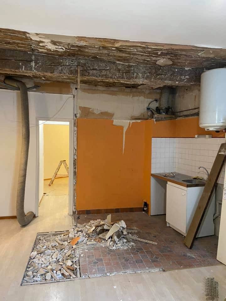 découvrez nos conseils et astuces pour réussir la démolition de votre cuisine en toute sécurité. guide étape par étape, précautions à prendre et outils indispensables pour mener à bien votre projet de rénovation.