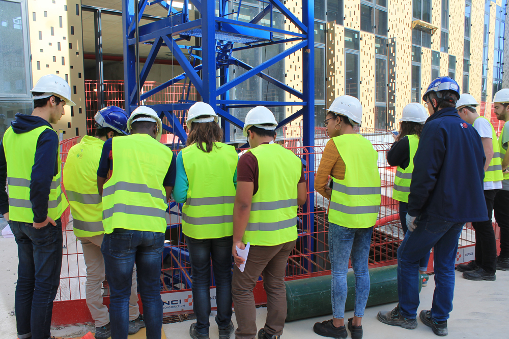 découvrez notre formation bâtiment pour acquérir les compétences essentielles des métiers du btp : techniques de construction, sécurité, réglementation et savoir-faire professionnel. idéale pour débutants ou perfectionnement.