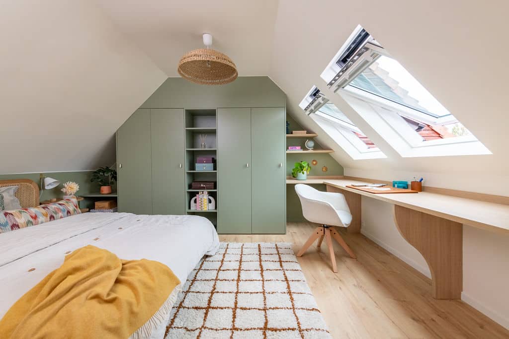 transformez votre grenier en une chambre cosy et chaleureuse grâce à nos idées déco et astuces d’aménagement. inspirez-vous pour créer un espace unique, confortable et plein de charme sous les toits.
