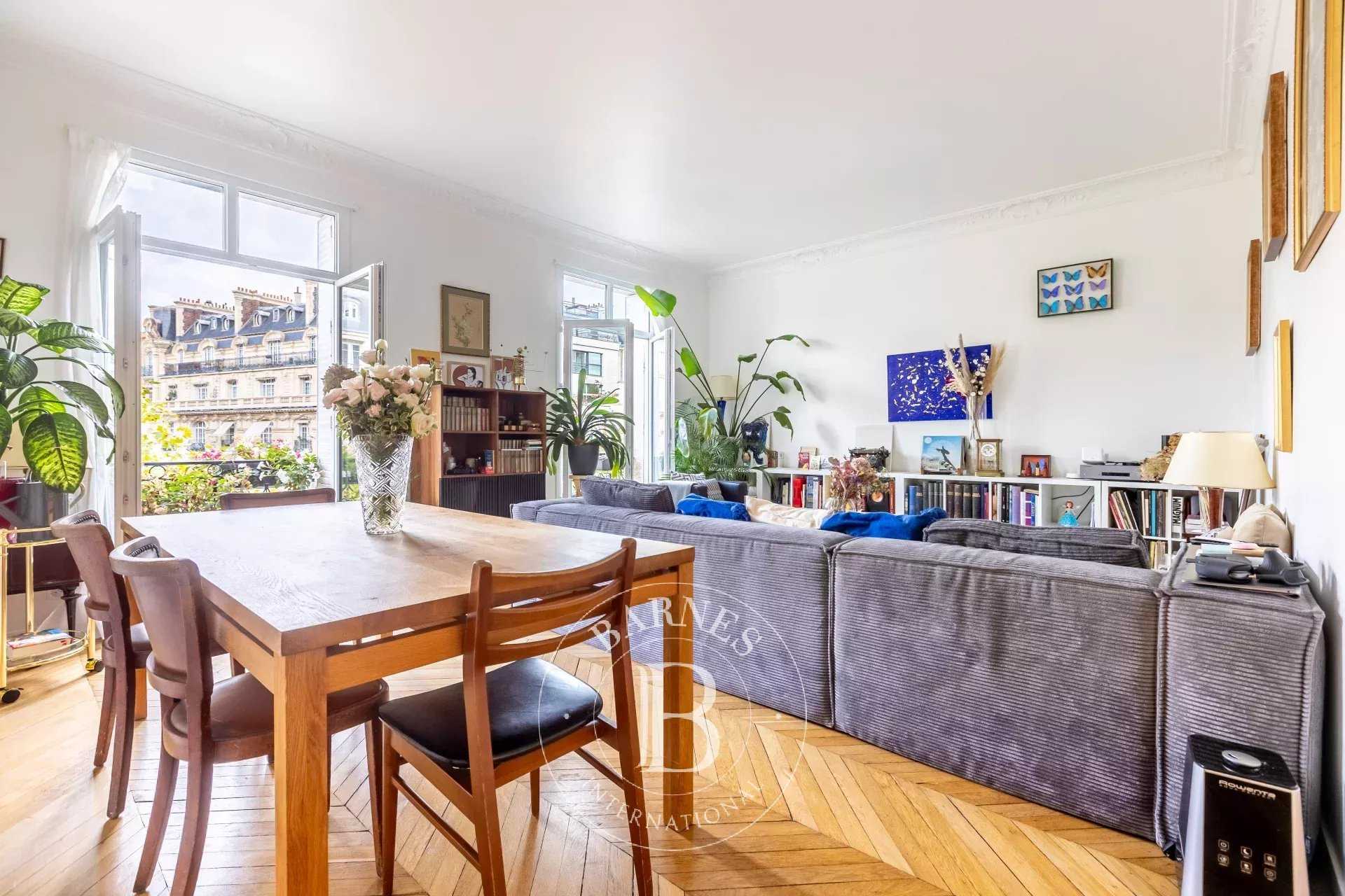 découvrez comment optimiser la valeur de votre bien immobilier à paris 8 grâce à nos conseils d'experts en gestion, rénovation et rentabilité.