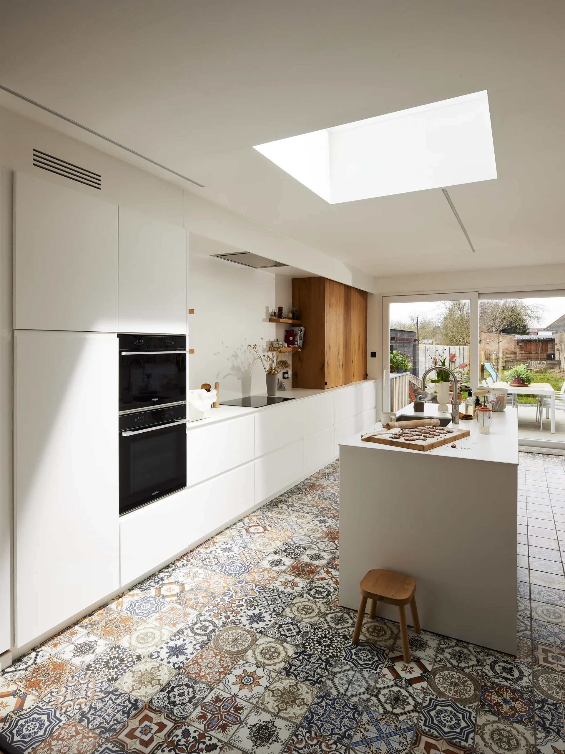 découvrez le prix moyen au m2 pour la rénovation d'une cuisine, conseils et estimations des coûts pour votre projet de remodelage selon la surface et les options choisies.