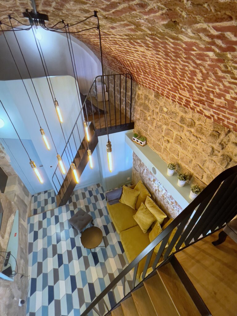 confiez la rénovation de votre appartement à paris à des experts pour un résultat sur-mesure. devis gratuit, conseils personnalisés et suivi de chantier professionnel. redonnez vie à votre intérieur !