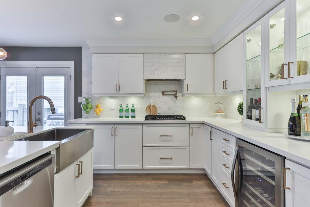 confiez la rénovation de votre cuisine à paris à des experts. transformez votre espace avec des solutions sur-mesure, modernes et fonctionnelles. devis gratuit et accompagnement personnalisé.