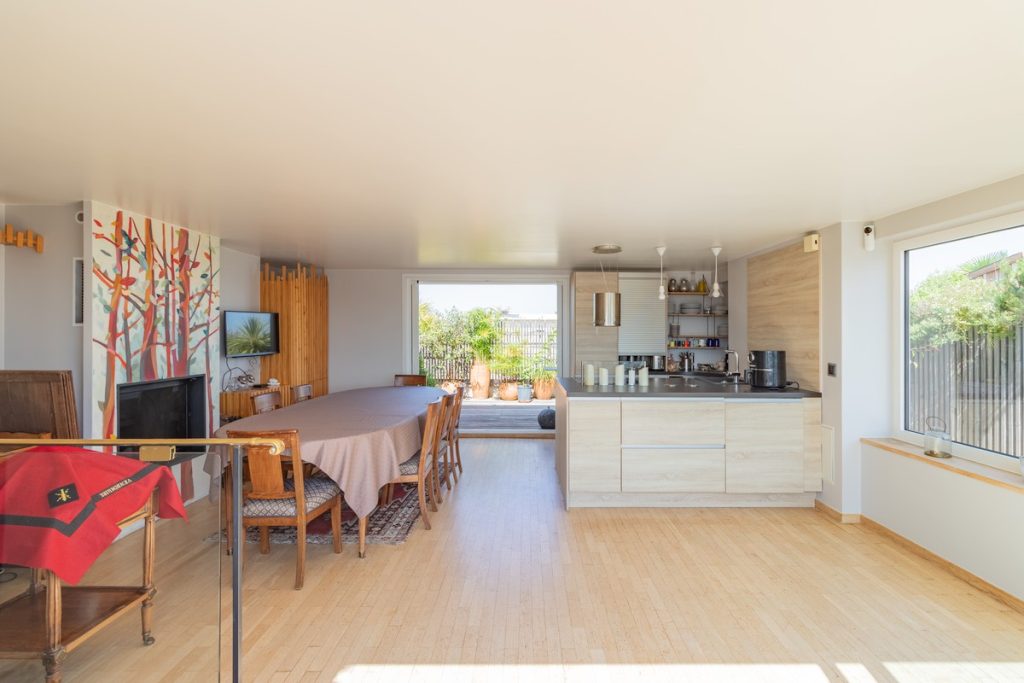 confiez la rénovation de votre cuisine à paris à des experts pour un espace moderne, fonctionnel et personnalisé. devis gratuit et réalisations sur-mesure.