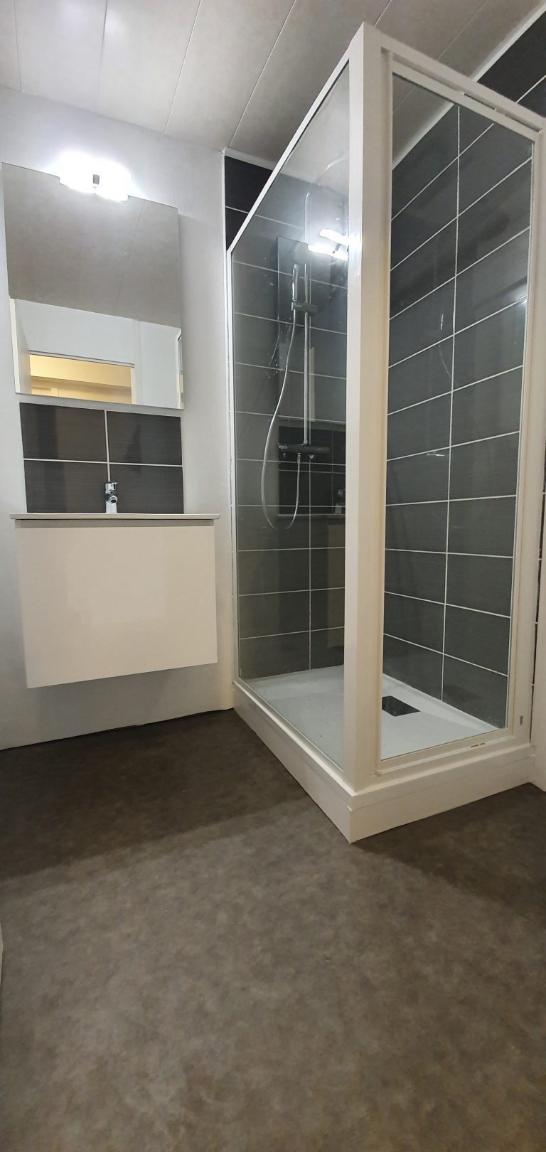 découvrez nos conseils et astuces pour estimer le budget de rénovation de votre douche. comparez les prix, trouvez des idées économiques et planifiez votre projet sereinement.
