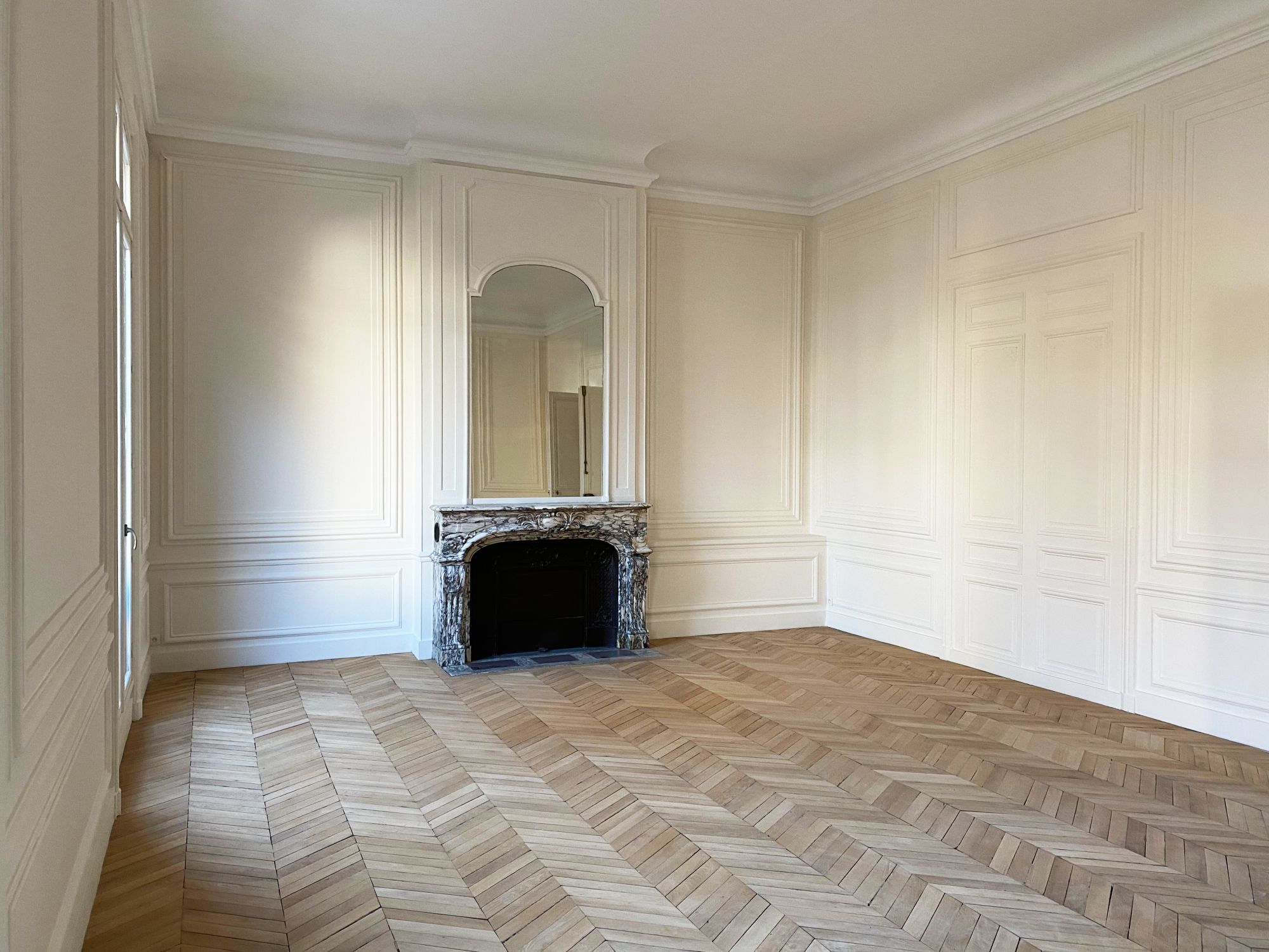 confiez votre rénovation intérieure à paris à notre équipe d'experts : conception sur-mesure, matériaux de qualité et accompagnement personnalisé pour transformer votre espace selon vos envies.