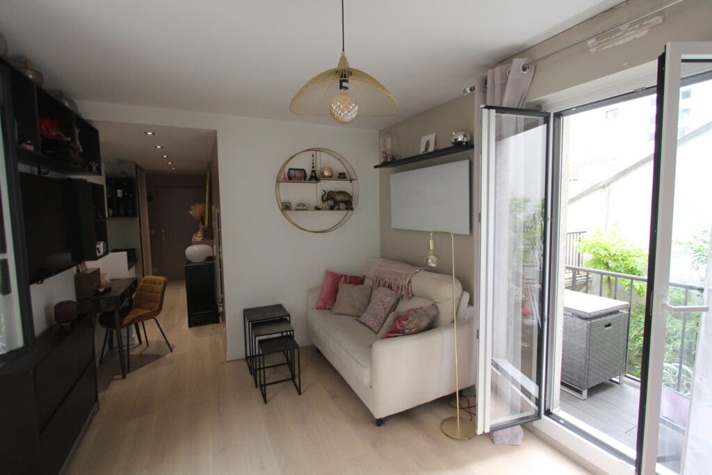 transformez votre intérieur à paris avec nos services de rénovation sur mesure. qualité, créativité et professionnalisme pour sublimer votre espace de vie selon vos envies. demandez votre devis gratuit !
