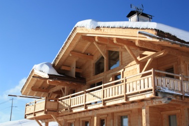 découvrez nos conseils et idées pour réussir la rénovation de votre habitation en montagne : isolation, matériaux adaptés et solutions pour un confort optimal toute l'année.