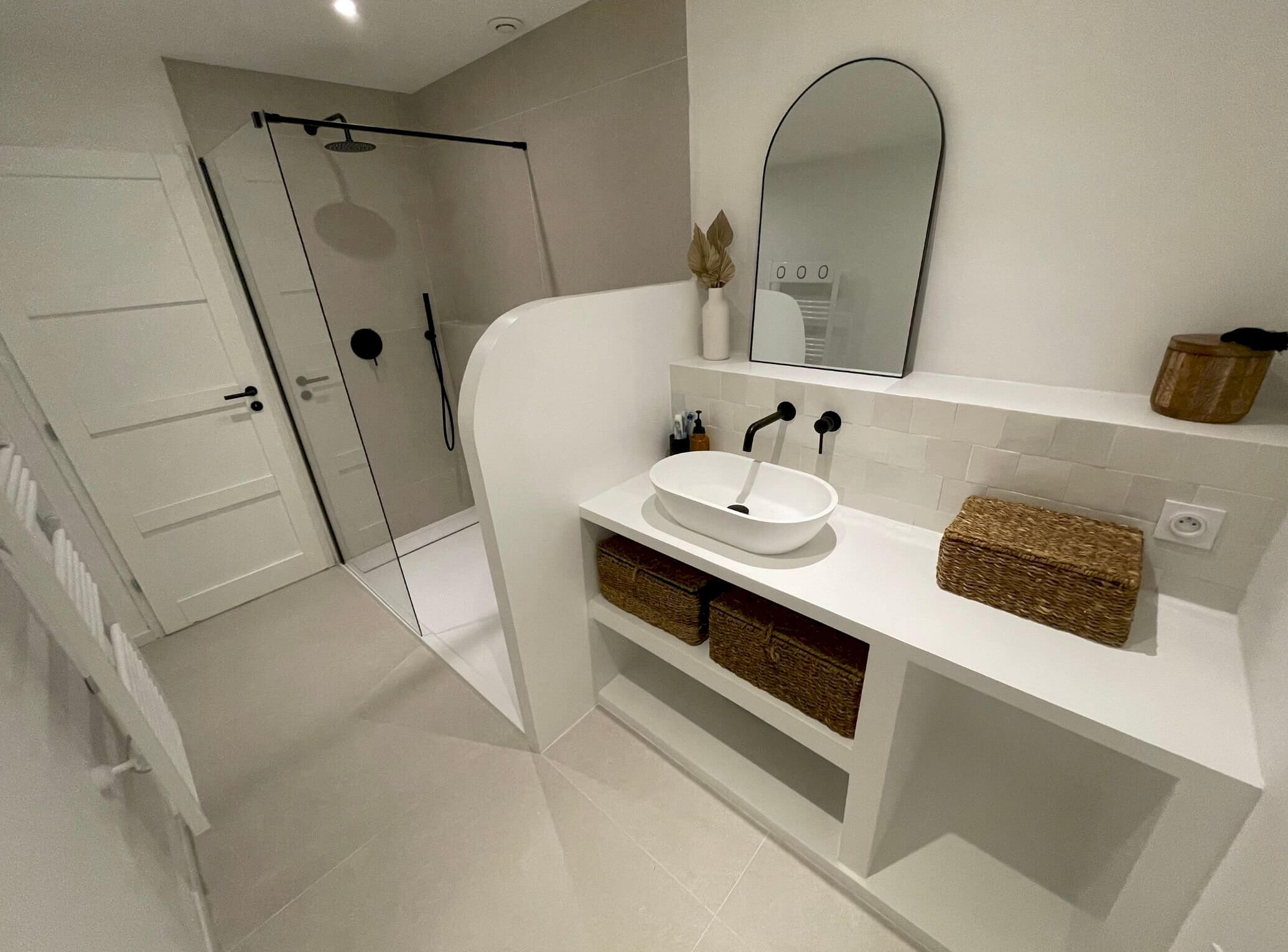 découvrez nos conseils et idées pour la rénovation de salle de bain selon la superficie en m². optimisez l'espace, choisissez les bons matériaux et estimez votre budget pour une salle de bain moderne et fonctionnelle.