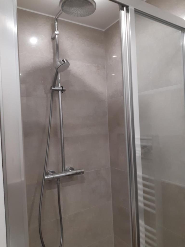 confiez la rénovation de votre salle de bain à paris à des experts. conseils personnalisés, prestations de qualité et solutions sur-mesure pour moderniser votre espace selon vos envies et votre budget.