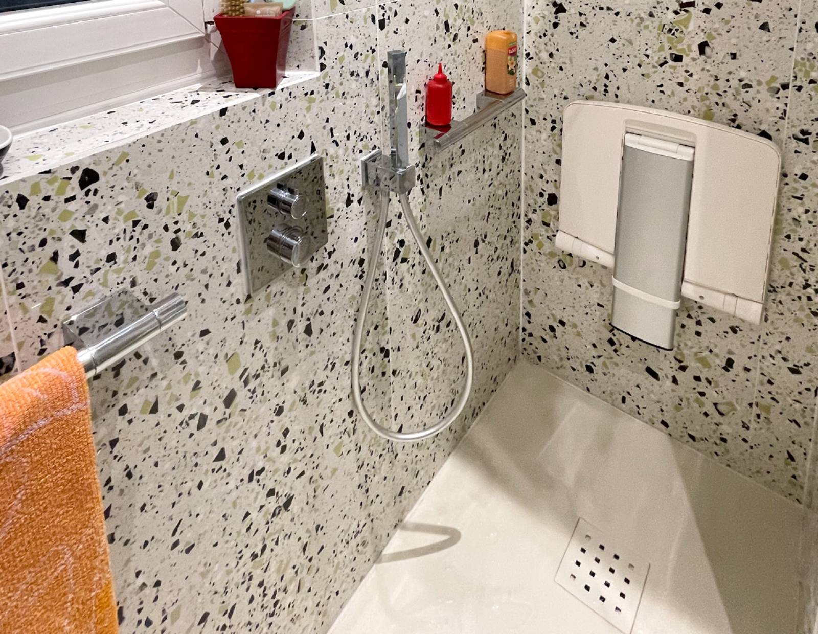 confiez la rénovation de votre salle de bain à paris à des experts. conseils personnalisés, matériaux de qualité et réalisations sur-mesure pour transformer votre espace selon vos envies.