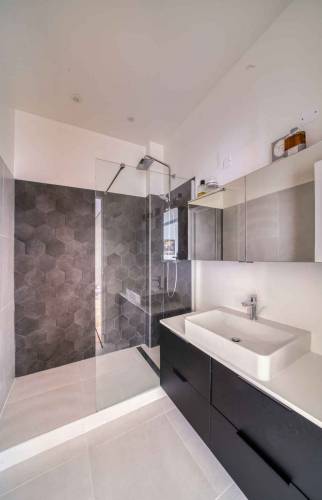 confiez la rénovation de votre salle de bain à paris à des experts. conseils personnalisés, devis gratuits et réalisations modernes pour transformer votre espace selon vos envies.