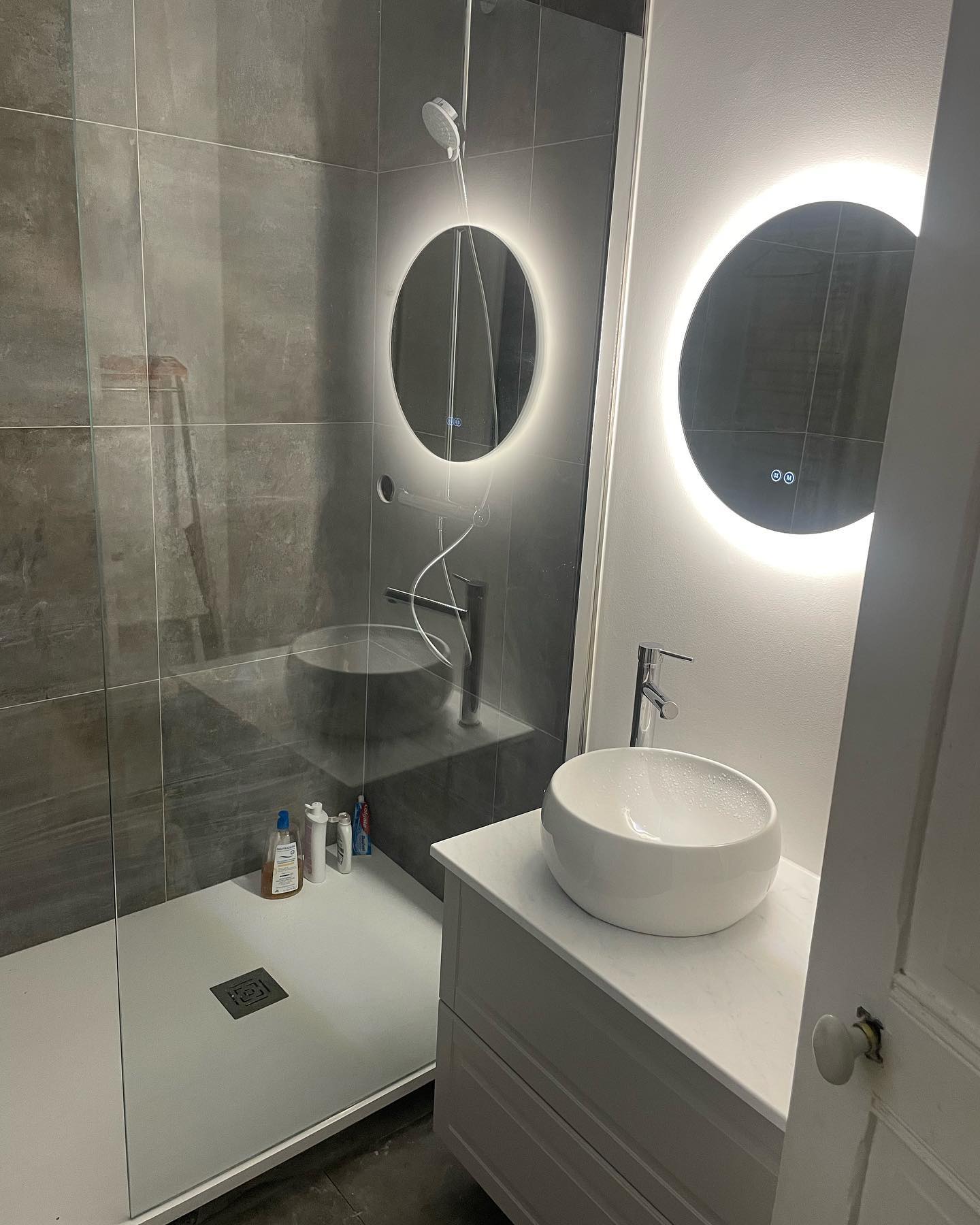 entreprise spécialisée dans la rénovation de salle de bain à paris : conseil, conception sur-mesure et travaux de qualité pour moderniser votre sdb.