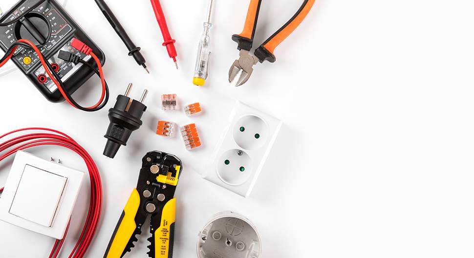 découvrez les tarifs pour la rénovation de votre électricité : prix moyens, facteurs impactant le coût, conseils pour bien choisir votre électricien et optimiser votre budget.
