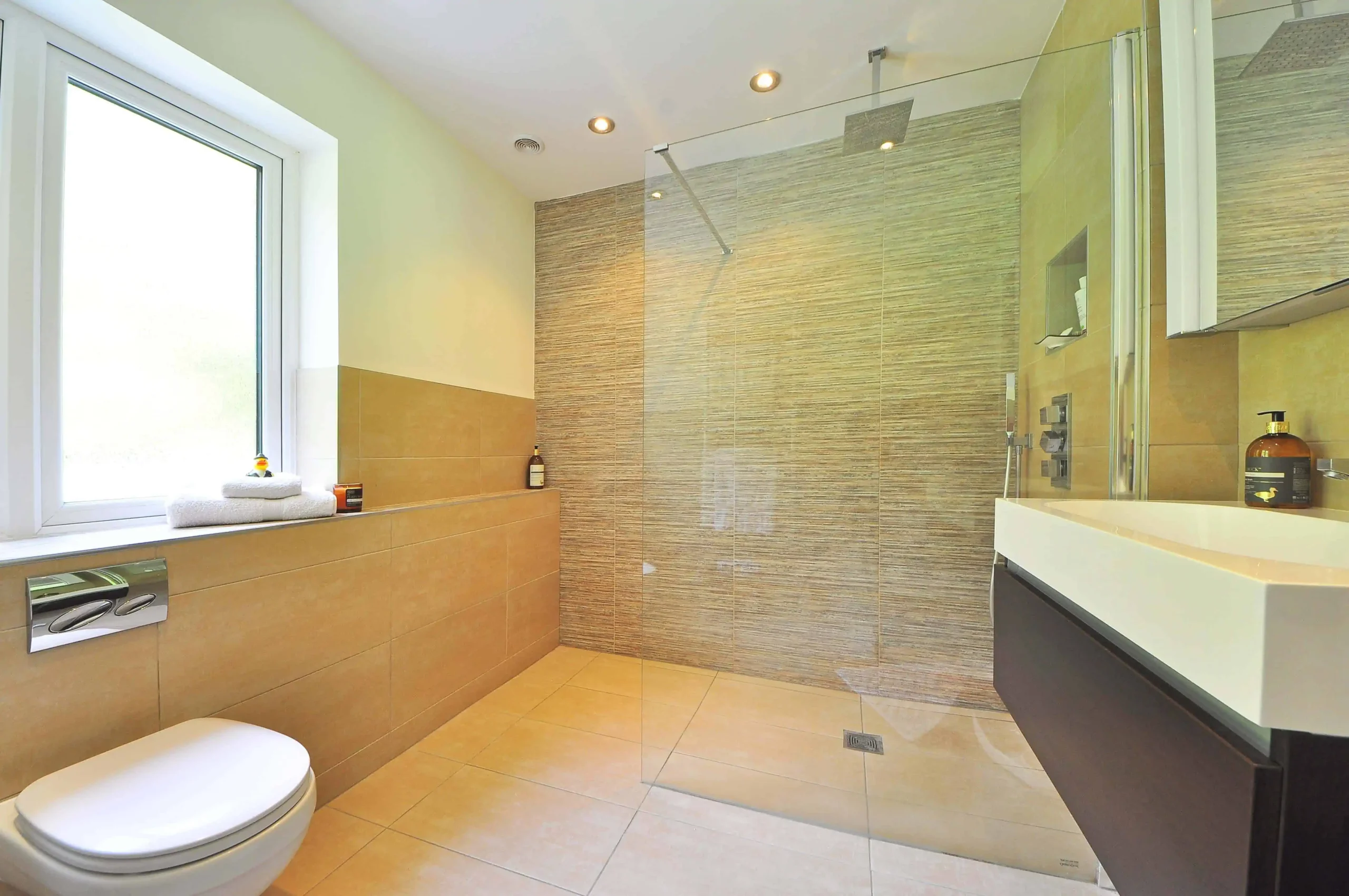 découvrez le coût moyen pour la rénovation d'une salle de bain de 5m2, incluant matériaux, main-d'œuvre et conseils pour un budget maîtrisé.