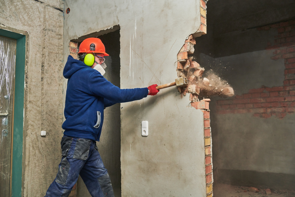 découvrez l'essentiel pour réussir la démolition d'un mur porteur en toute sécurité et conformité, avec nos conseils pratiques et étapes clés.