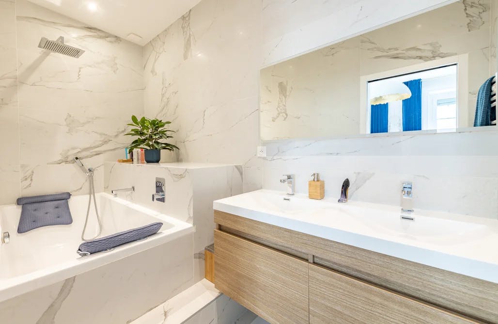 obtenez un devis personnalisé pour la rénovation de votre salle de bain avec un architecte professionnel. transformez votre espace en alliant design et fonctionnalité.