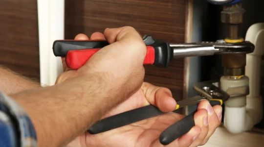 plombier à meudon disponible pour interventions rapides, dépannage efficace et service de qualité 24h/24. contactez-nous pour une intervention urgente.