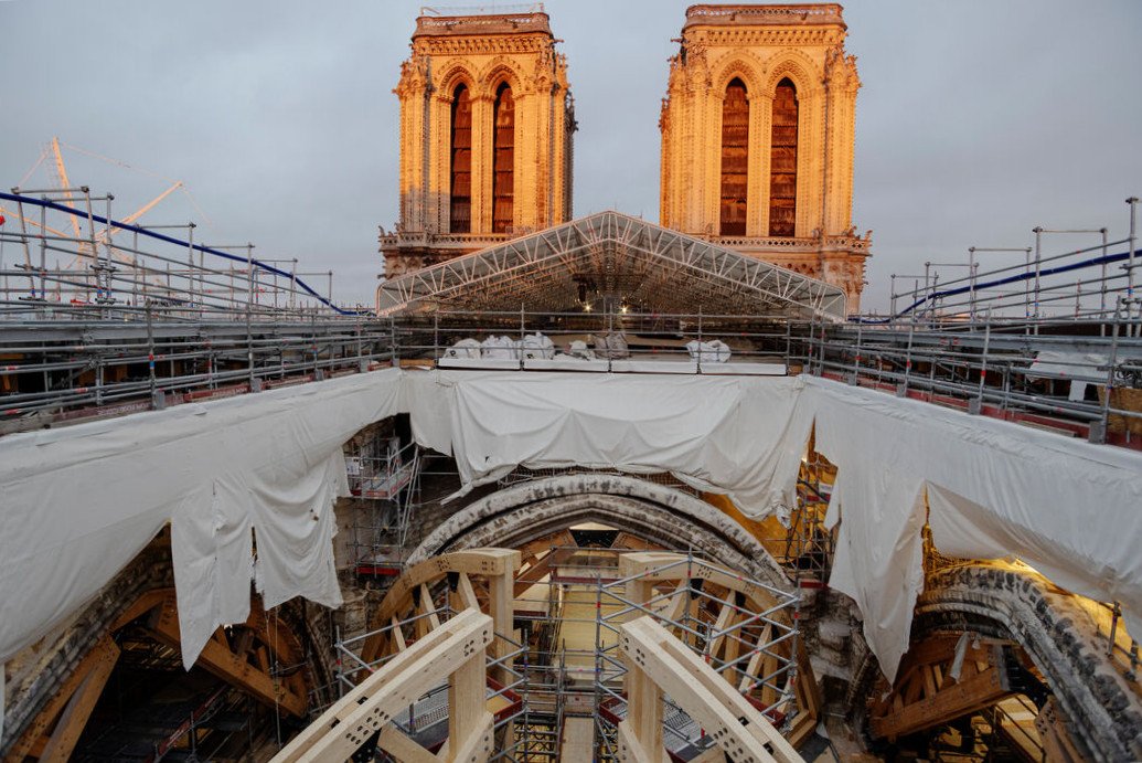découvrez la renaissance de la rue du cloître-notre-dame à paris, un projet qui redonne vie à ce lieu historique en mêlant patrimoine et modernité.