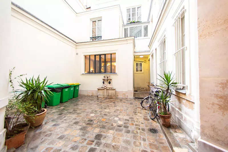 découvrez nos services professionnels de rénovation d'appartement à paris pour transformer votre intérieur avec style et qualité. devis personnalisé et réalisation sur mesure.