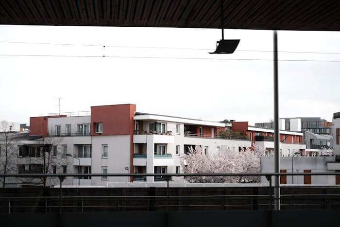 découvrez comment établir un budget précis pour la rénovation d’un immeuble ancien. conseils, astuces et étapes clés pour réussir votre projet de rénovation sans mauvaises surprises.