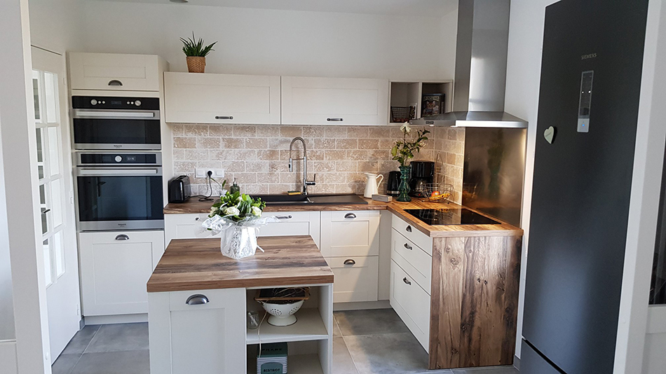 découvrez nos solutions de rénovation de cuisine pas chère en france pour moderniser votre espace avec un budget maîtrisé. services de qualité et prix compétitifs garantis.