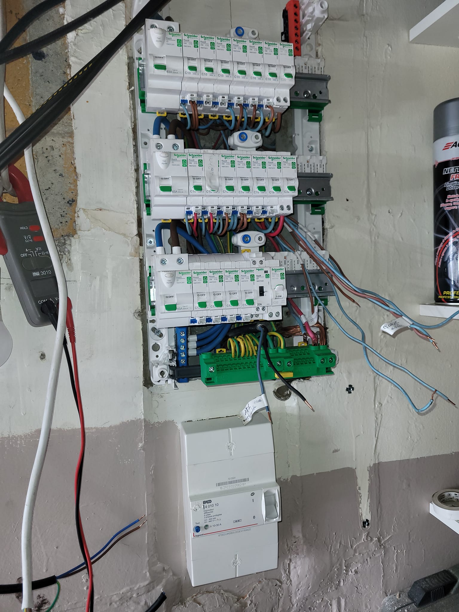 découvrez nos conseils et étapes clés pour réussir votre rénovation électrique en toute sécurité, améliorer votre installation et garantir la conformité aux normes actuelles.