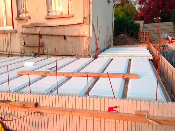 expert en rénovation pour entreprises dans le val-de-marne (94), offrant des services de haute qualité pour tous vos projets de rénovation commerciale.