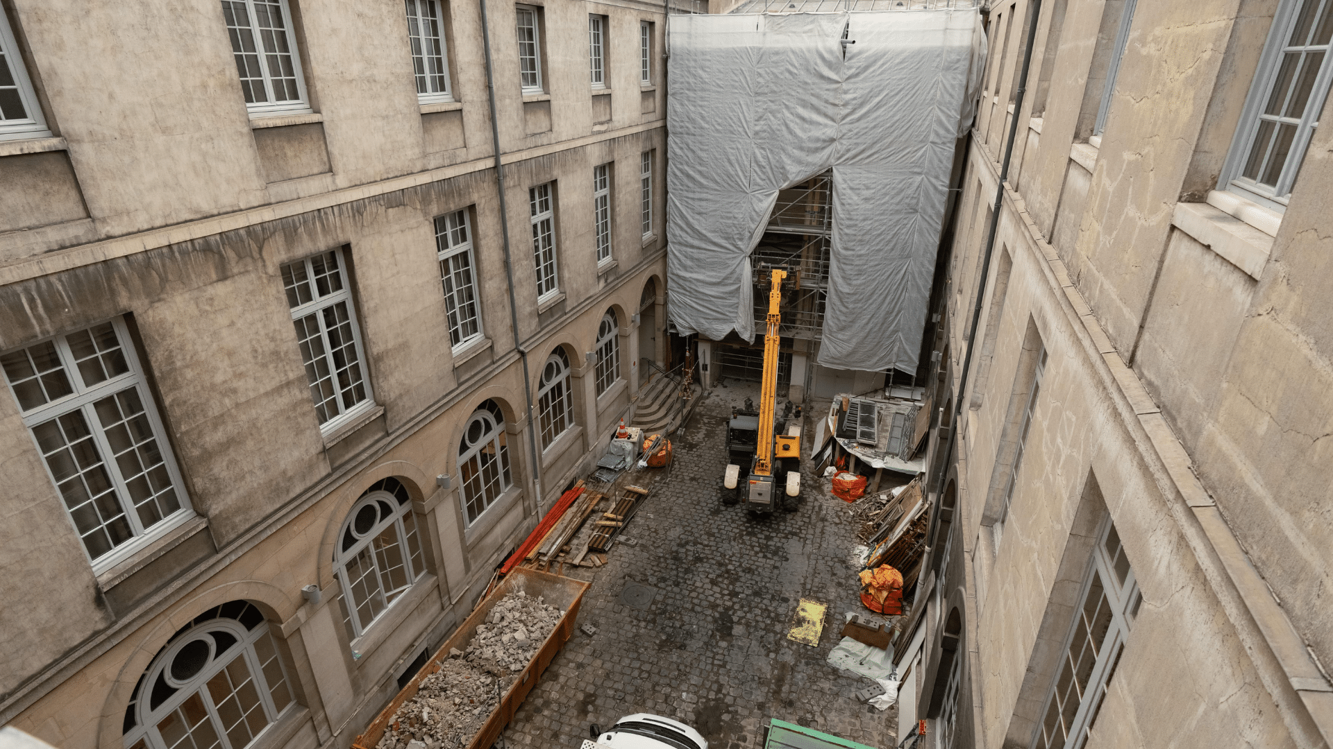 découvrez nos services professionnels de rénovation à paris pour transformer votre intérieur avec qualité et expertise. devis gratuit et personnalisé.