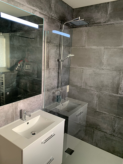 offrez une nouvelle vie à votre salle de bain grâce à nos conseils et idées de rénovation. découvrez des astuces pour moderniser, optimiser l’espace et créer une pièce agréable et fonctionnelle.