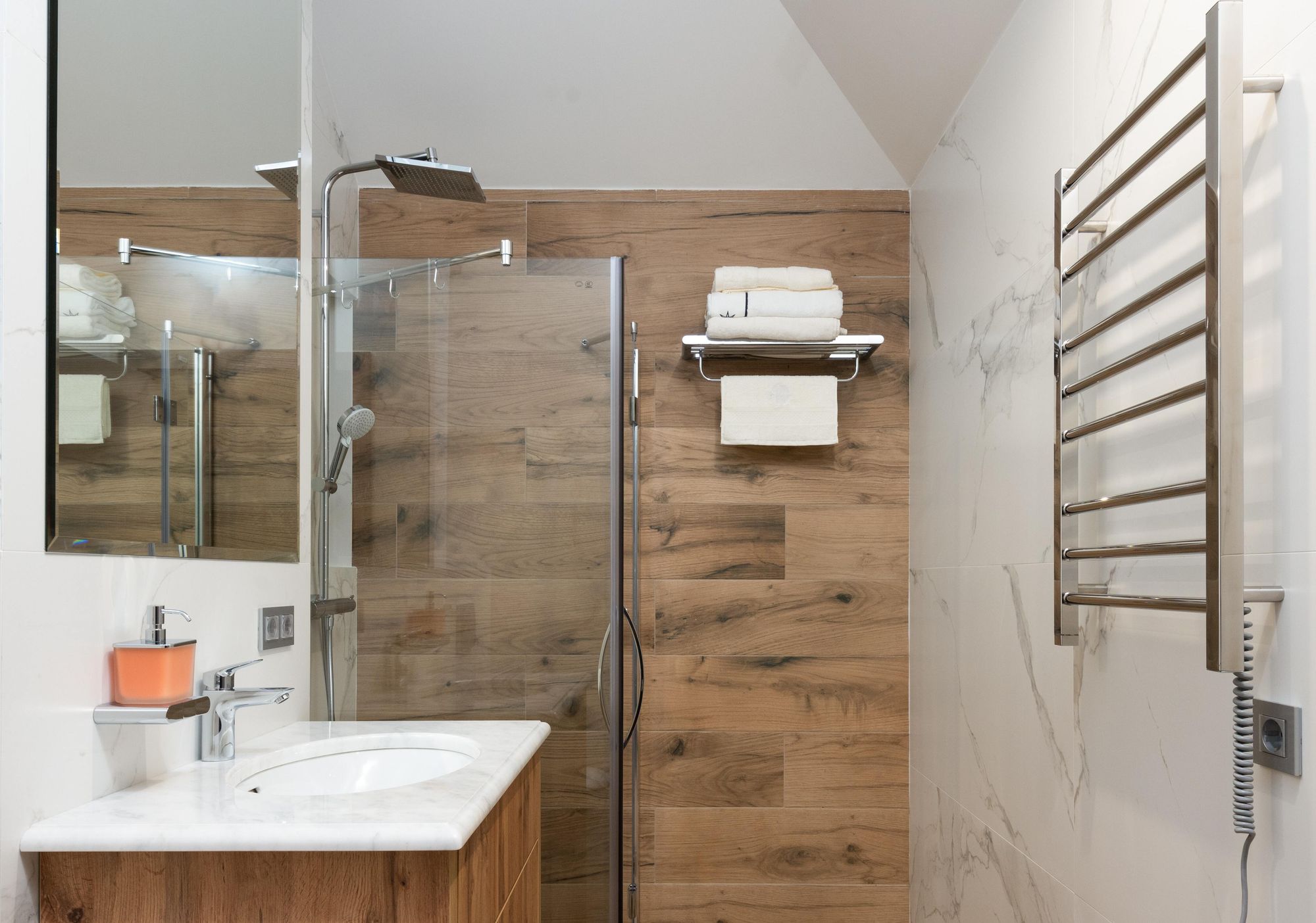 confiez la rénovation de votre salle de bain à un artisan expert pour un résultat sur mesure, durable et esthétique. devis gratuit et conseils personnalisés.