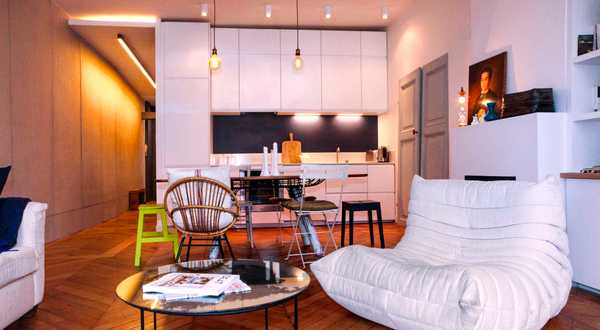 découvrez ce studio rénové avec soin par un architecte, alliant design moderne et fonctionnalité pour un espace de vie confortable et élégant.