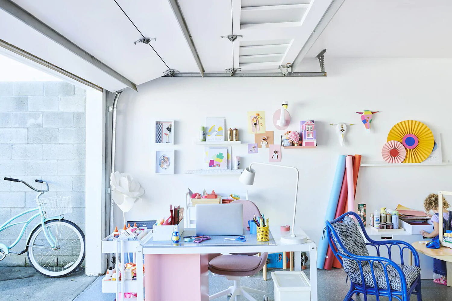 découvrez comment transformer votre garage en un espace de vie confortable et fonctionnel grâce à nos conseils pratiques : idées d’aménagement, étapes clés et astuces pour optimiser chaque mètre carré.