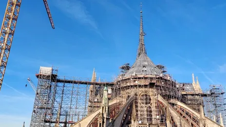 découvrez les travaux de rénovation et de restauration de notre-dame qui se poursuivront jusqu'en 2030, assurant la préservation de ce monument emblématique.